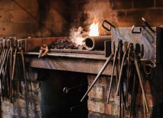 Traditioneller Abschlag: In der Esse soll das Feuer lodern. Foto: Ruhr Museum/Andrea Kiesendahl